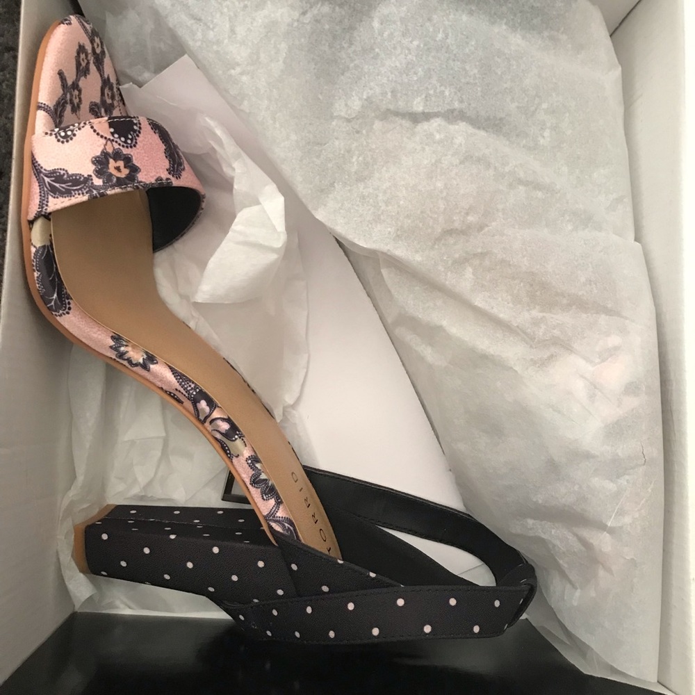 Brand new Multidesign pink and navy blue heels.